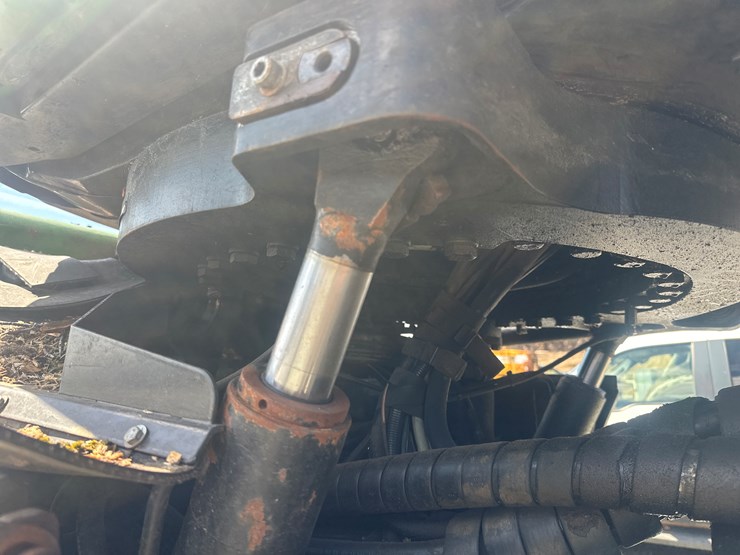 2011-deere-1270e-image-34