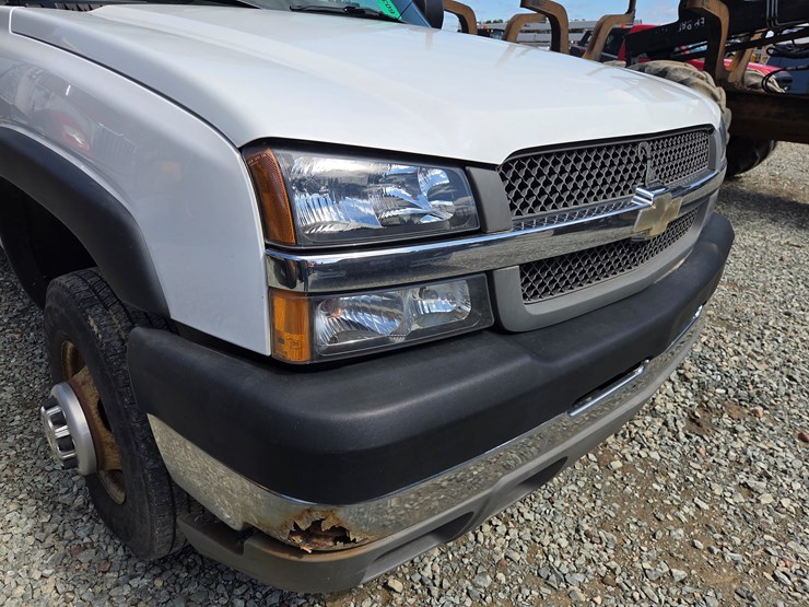 2003-chevrolet-3500-image-9