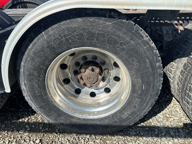 2014-massey-ferguson-8-image-71