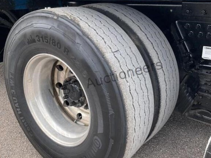 2018-peterbilt-520-image-8