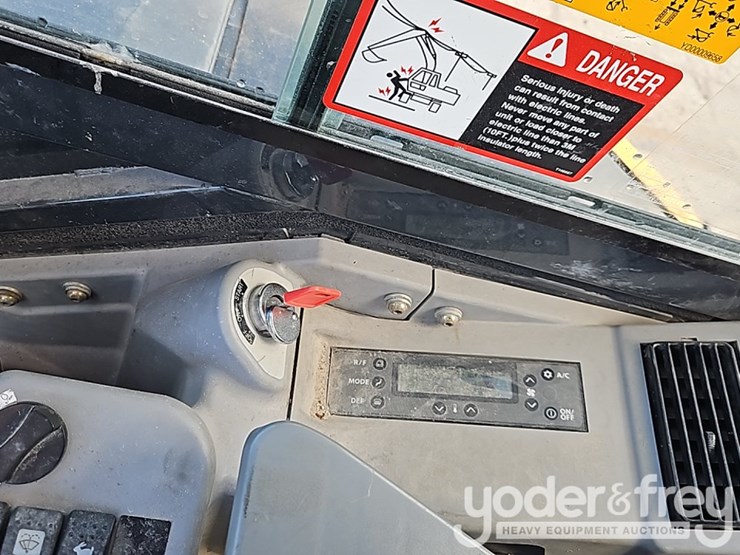 2022-deere-35g-image-34