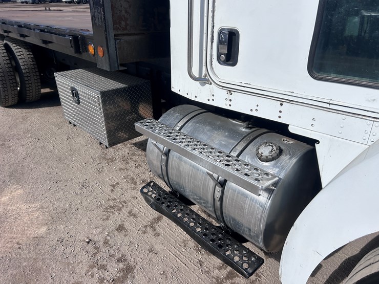 #1679-•-2004-kenworth-flatbed-truck-image-19