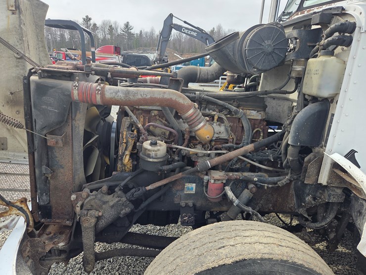 2007-peterbilt-579-image-42