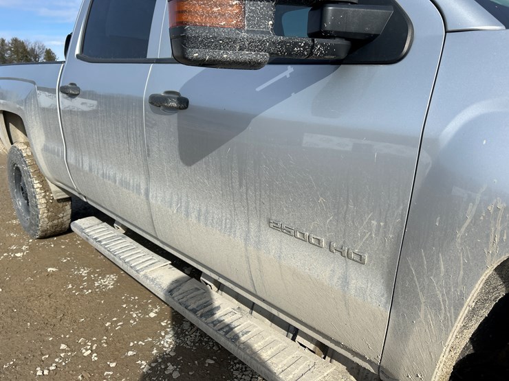 2018-chevrolet-2500-image-16