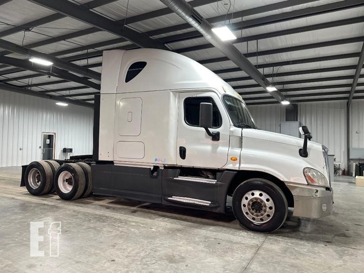 2014-freightliner-cascadia-125-image-2