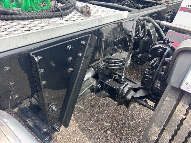 #1009-•-2012-western-star-conventional-4-sleeper-cab-truck-tractor-image-32