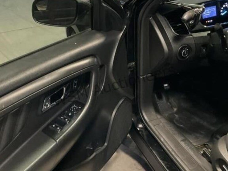 2013-ford-taurus-sdn-image-22