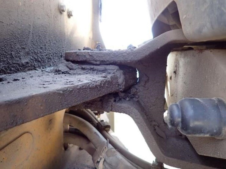 2014-deere-324j-image-35