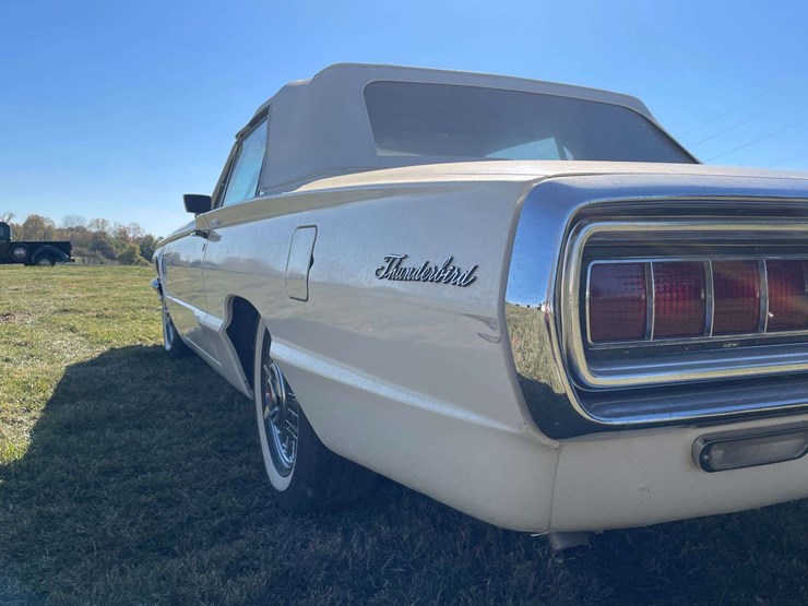 1965-ford-thunderbird-image-36