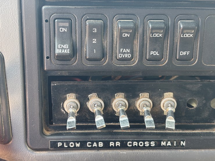 2006-international-7600-image-40