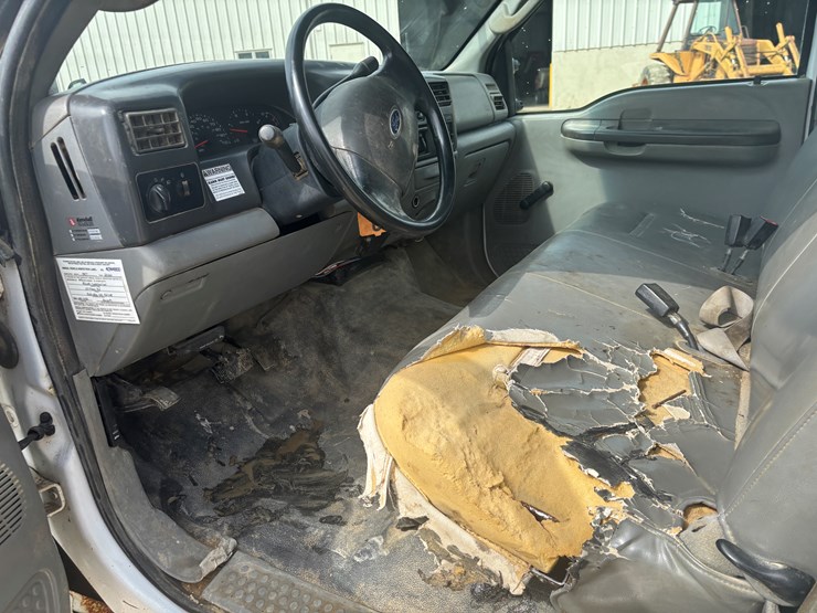 2004-ford-f450-image-27