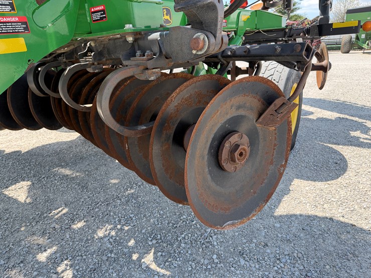 2014-john-deere-2623-image-16