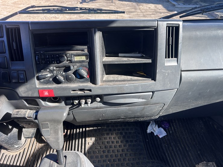 2012-isuzu-npr-image-46