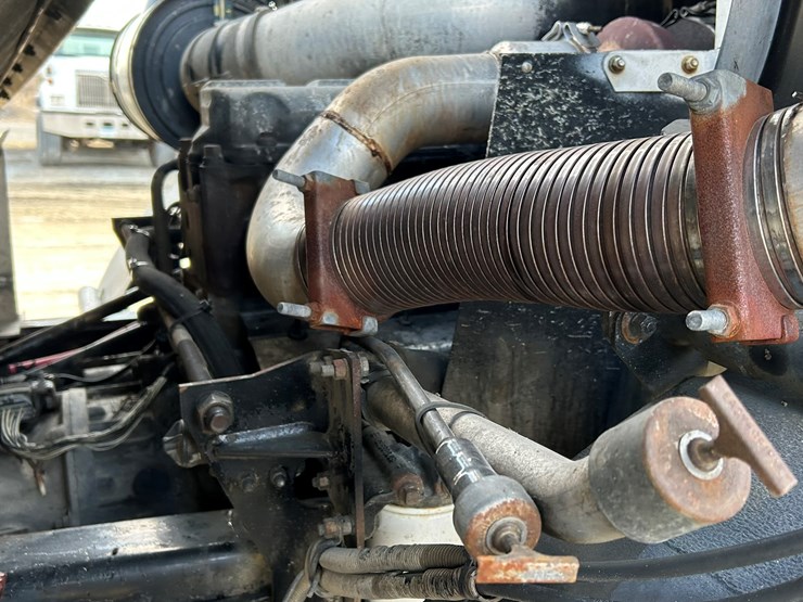 #2237-•-2006-mack-tri-axle-concrete-placement-truck-image-54