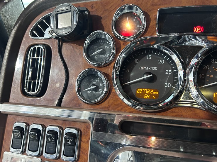 2007-peterbilt-379-image-68