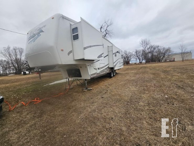 2006-river-canyon-5th-wheel-camper-image-3