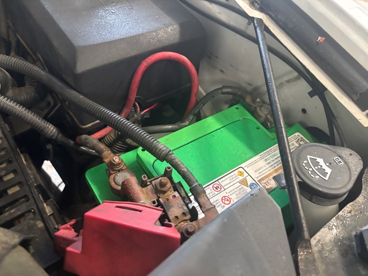 2013-chevrolet-3500-image-28