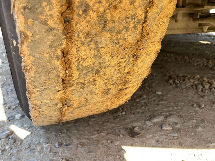 2013-isuzu-reach-image-21