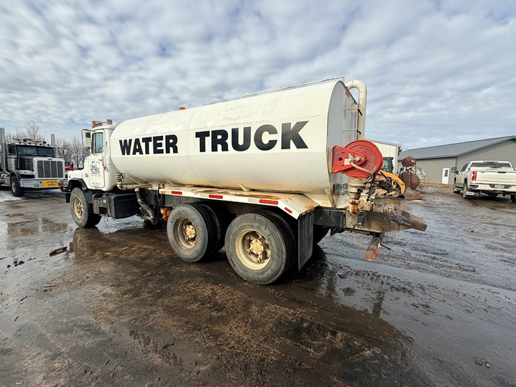 1988-mack-dm690s-image-3