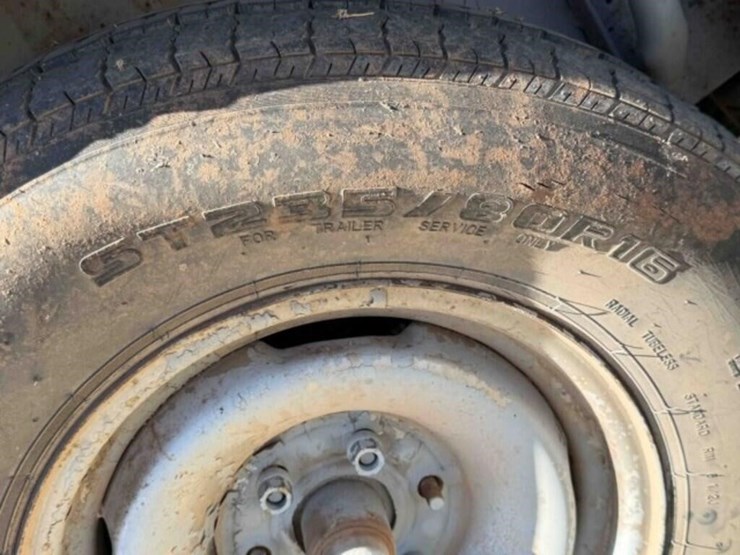 bumper-pull-livestock-trailer-image-17