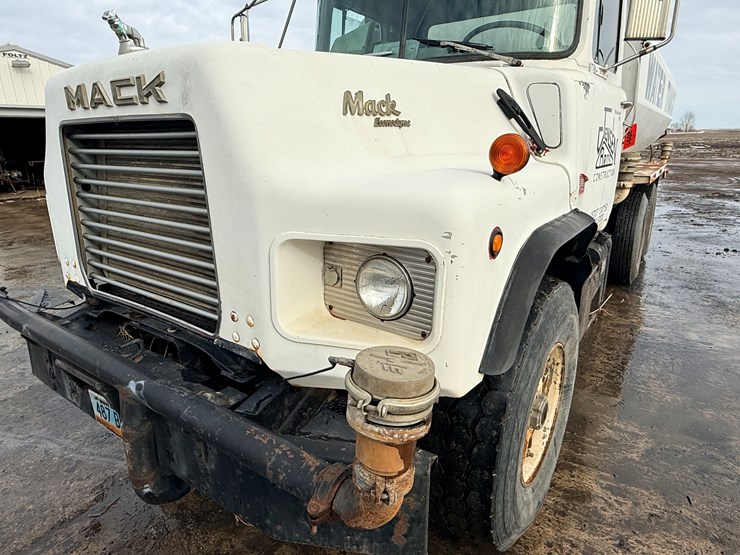1988-mack-dm690s-image-9