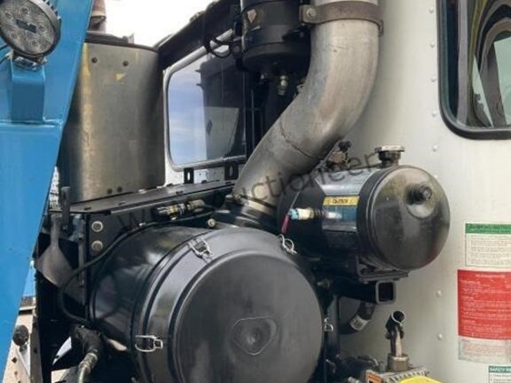 2018-peterbilt-520-image-13