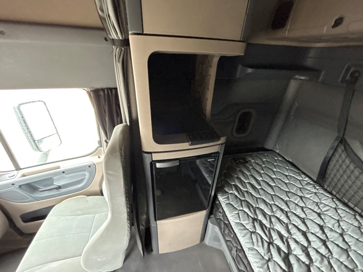 2017-massey-ferguson-8-image-74