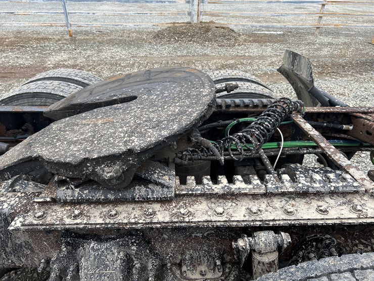 2017-massey-ferguson-8-image-22