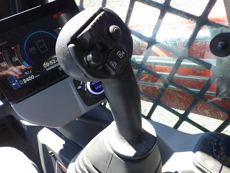 2024-kubota-svl75-3-image-23