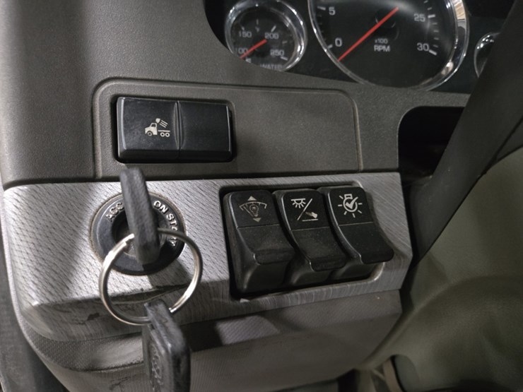 2015-kenworth-t680-image-69