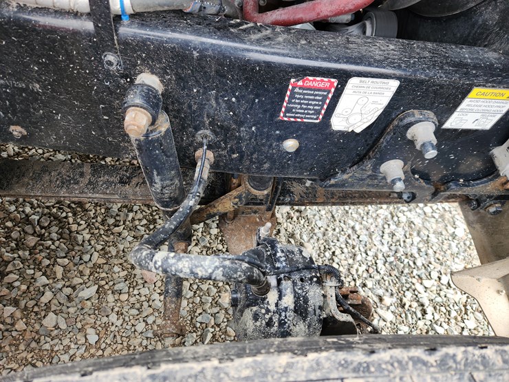 2014-massey-ferguson-8-image-38