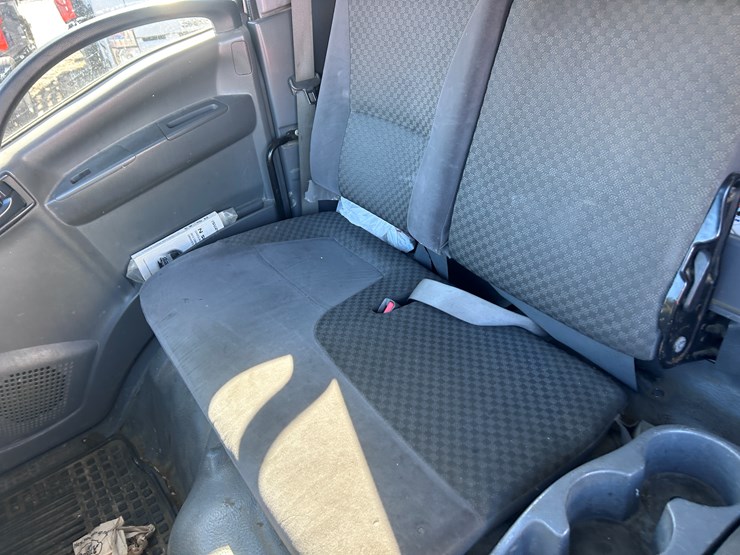 2012-isuzu-npr-image-41