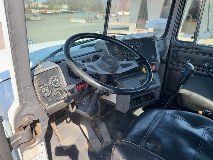 2001-mack-rd688s-image-31