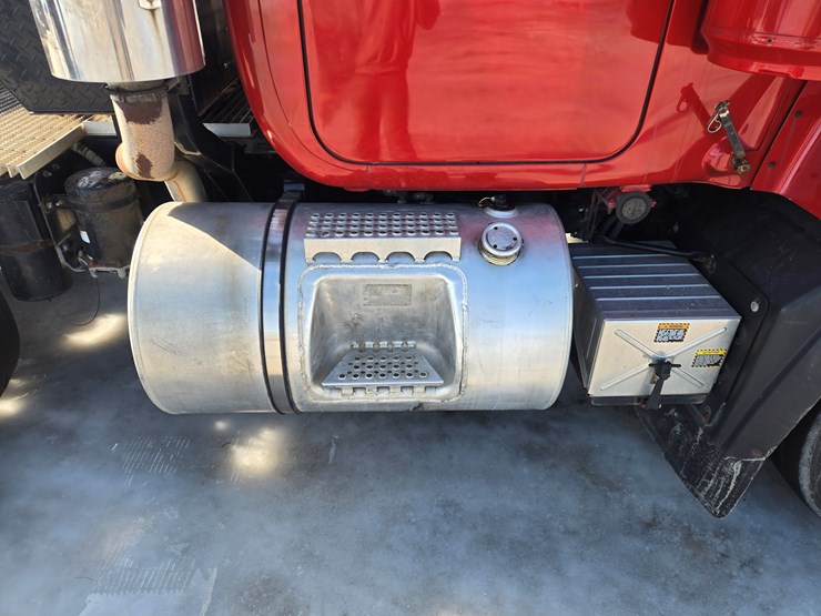 2000-mack-rd688s-image-19