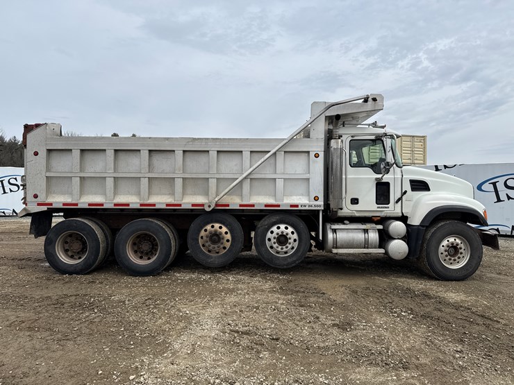 2006-massey-ferguson-8-image-6