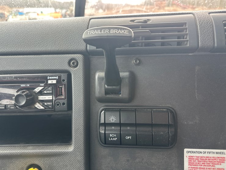 2017-massey-ferguson-8-image-39