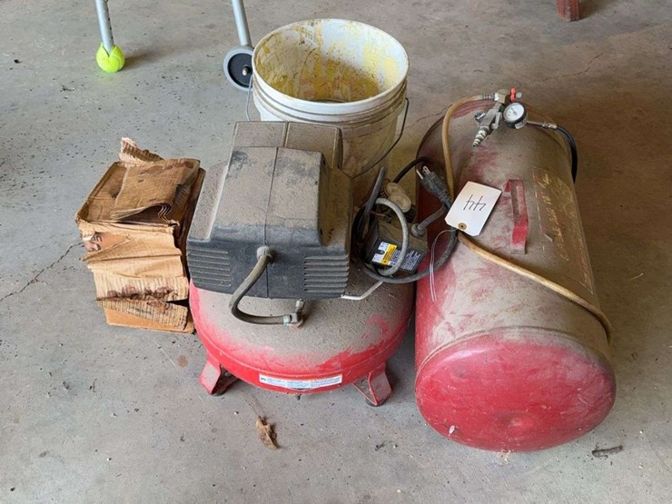 air-compressor-and-portable-air-tank-image-1