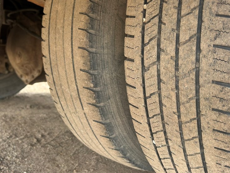 2004-chevrolet-3500-image-65