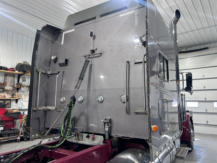 2007-peterbilt-379-image-37