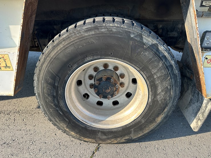 freightliner-fl70-image-77