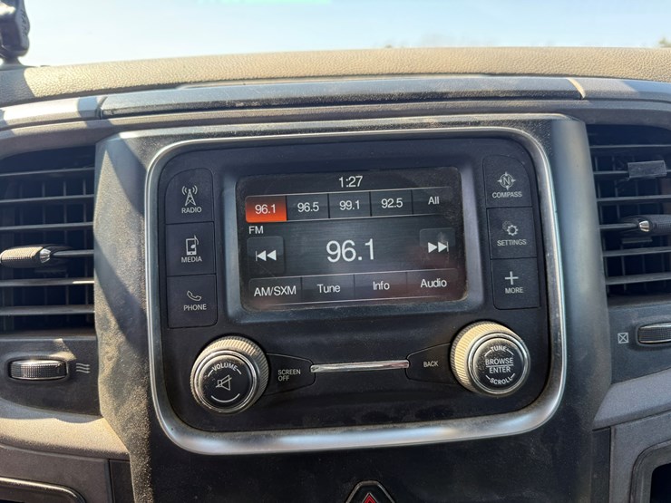 #1062-•-2015-ram-5500-heavy-duty-service-truck-image-32