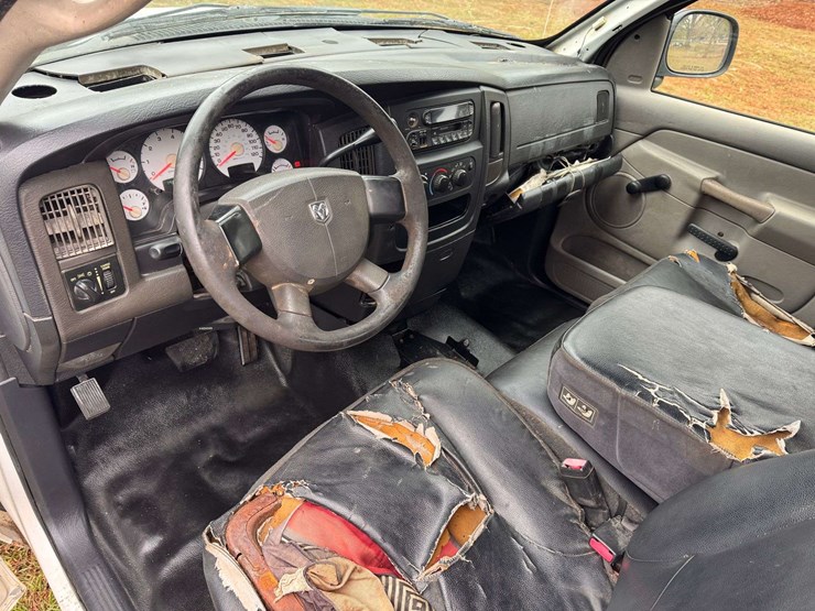 2004-dodge-ram-2500-image-11