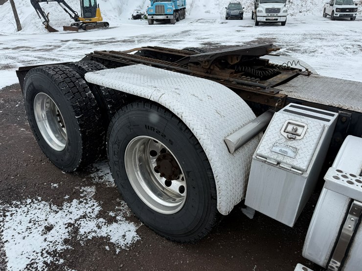 2011-kenworth-t800-image-25