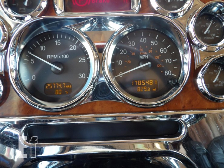 2008-peterbilt-389-image-41