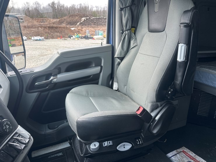 2020-kenworth-t680-image-51