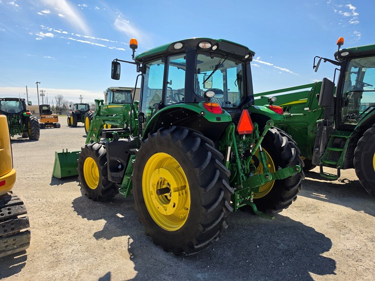 2021-john-deere-6140m-image-15