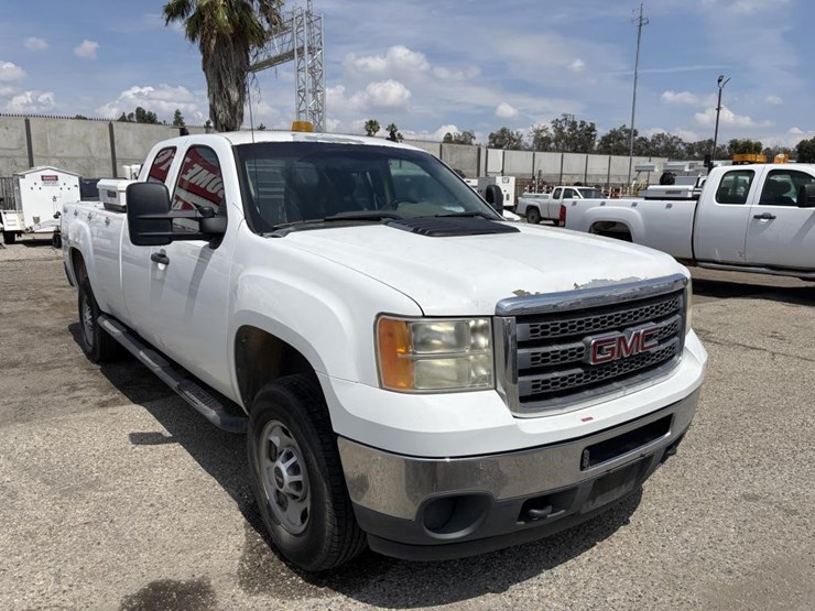 2012-gmc-sierra-2500-image-2