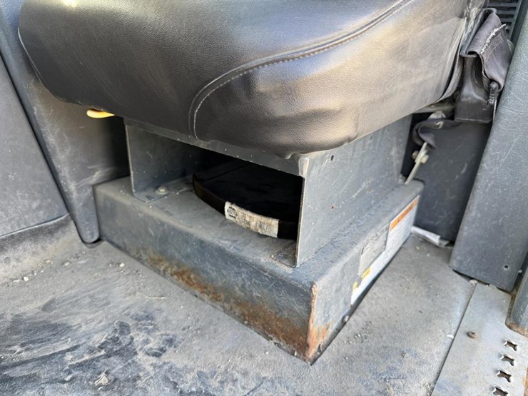 2013-gehl-dl11-image-35