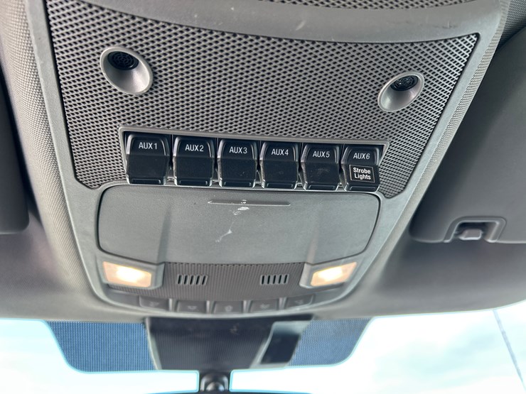 2021-ford-f550-image-81