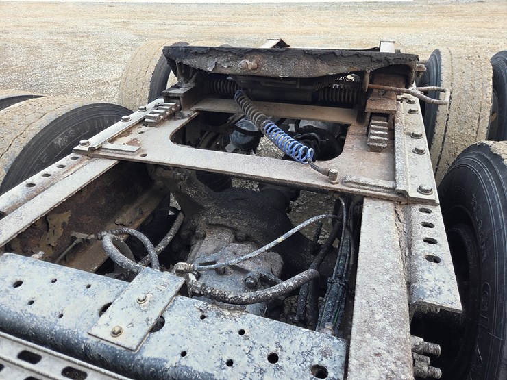 2005-caterpillar-c13-image-22